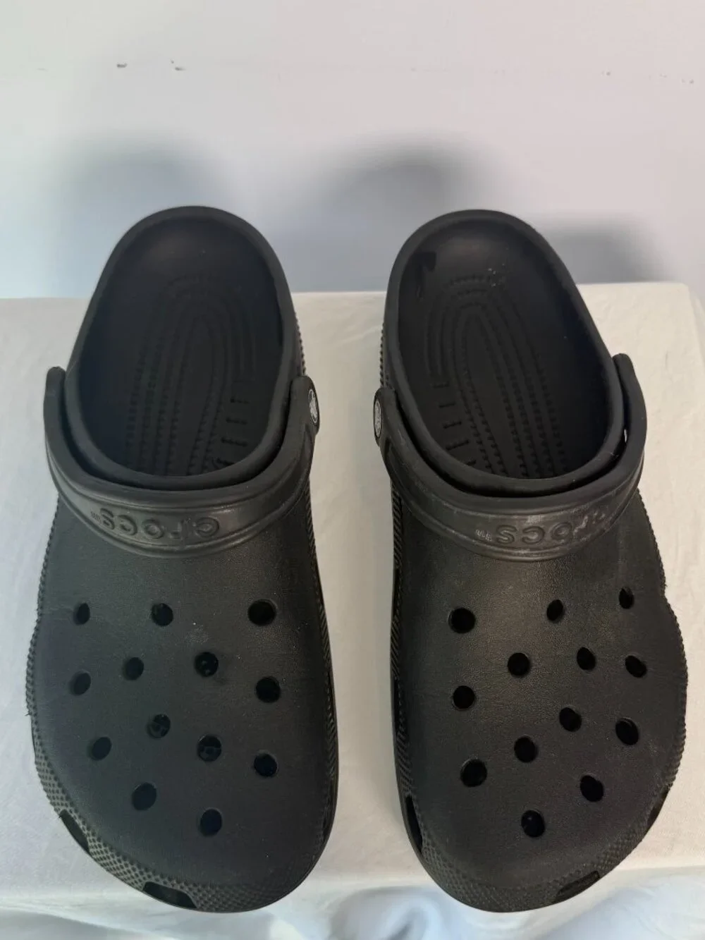 Crocs Classic Black Clogs Men's 9 Women's 11 Lightweight Comfort Shoes